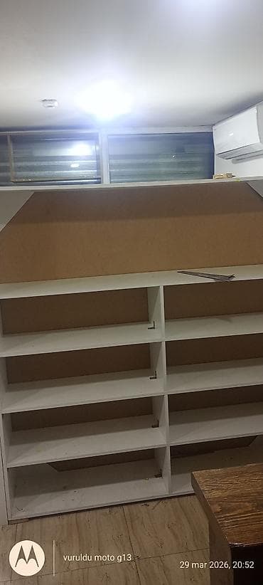 Biznes üçün avadanlıq: QİYMƏT:RAZILAŞMA YOLU İLƏ!!!Mağaza üçün ikiüzlü vitrin rəf sistemi — 2