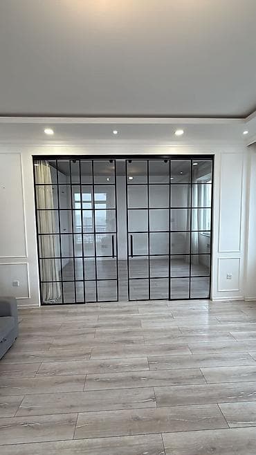 Surgulu qapi satilir .Hundurluk 2.65 .,uzunlug 3.20 sm Qiymeti 750