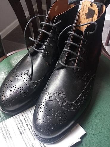 Londondan endirimdə 250 manata alınıb. Təmiz dəridir.Təzədir.Ölçüsü