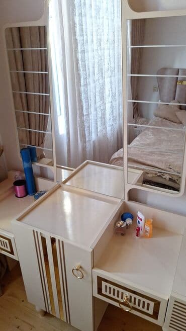 3D panellər: Qonaq otağı ve yataq mebel dəsti Tərkibi: - Geniş yemək masası — 9