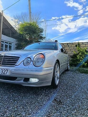 06 təkəri: Mercedes-Benz E 320: 3.2 l | 2000 il Sedan — 2