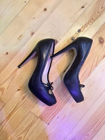 женские ботильоны на танкетке: 200dollar alinib olcu uygun olmadigi ucun satilir. LIU•JO qadın — 1