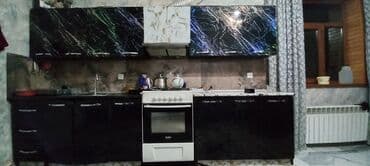 çarpayıya bitişik stol: Mətbəx mebeli dəsti - Üst və alt dolablar: Qara rəngli, mərmər — 1