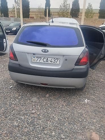 w204 salon: Kia Rio hatchback - Kuzov: 5 qapılı hatchback, gümüşü rəng - — 2