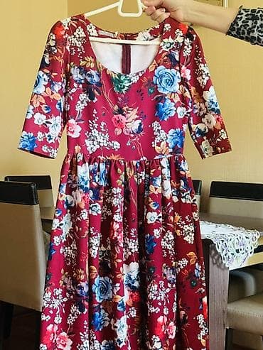 Личные вещи: Qadın paltarı – qırmızı rəngli, çiçək naxışlı - Stil: taxtalı ətəkli — 1