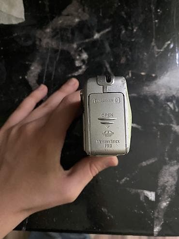 mp 3 player: Satılır: Sony Cyber-shot DSC-P8 rəqəmsal fotoaparat (retrocamera) - — 3