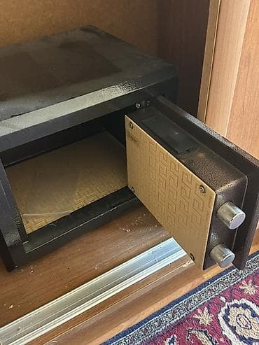 serfler: Elektron rəqəmsal seyf Ağırlığı 40 kiloqram - Material: qalın polad — 2