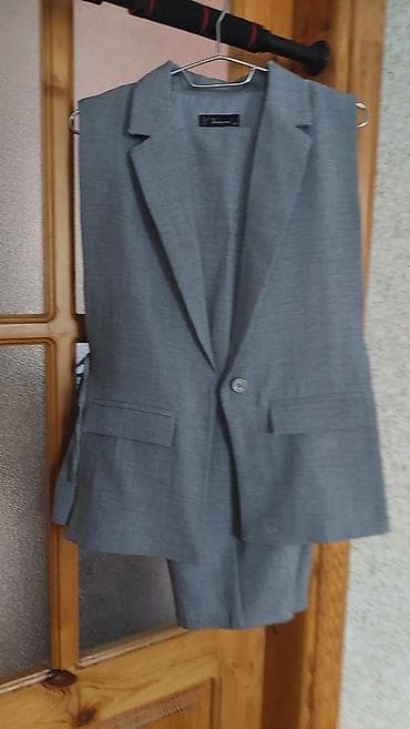 Qadınlar üçün iki hissəli kostyum-dəst ölçü: 38 - Rəng: açıq boz lalafo.az -da Qadınlar üçün iki hissəli kostyum-dəst ölçü: 38 - Rəng: açıq boz