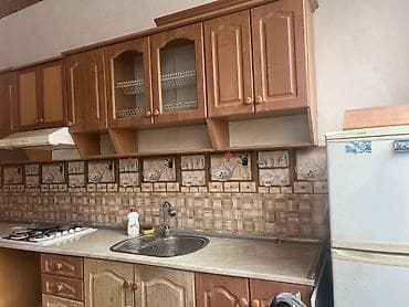 Mətbəx mebeli dəsti və vitrin şkafı - Material: laminat/LDSP ağac