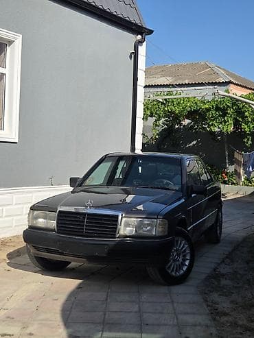 mercedes e class: Mercedes-Benz 190 (W201): 1.8 l | 1992 il Sedan — 4