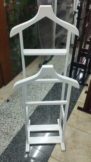 вешалка для верхней одежды: Qoz ağacından hazırlanmış, kostyum və ya paltarlarınızı səliqəli — 4