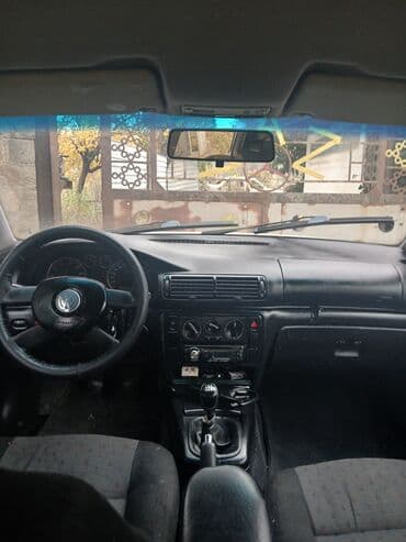 запчасти форд мондео 3: Ağ rəngli sedan, 4 qapı, ön‑sürüşlü. Korpusda zavod aerodinamik — 6