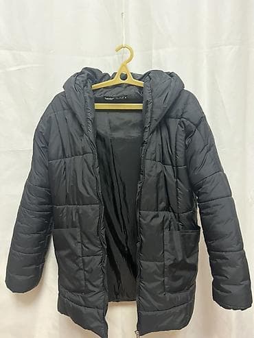 qadın gödəkcələri: Qara rəngli qadın şişmə qış gödəkçəsi - Klassik qara rəng, mat parça — 1