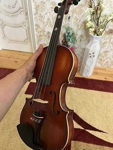 zerb aletleri: Skripka dəsti – 4/4 ölçü Tam komplekt: - 4/4 ölçülü skripka (tam — 4