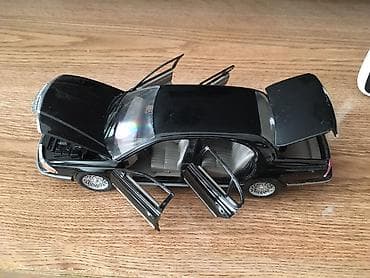 mini disk: Maket avtomobil – qara sedan model - Miqyas: təxmini 1:18 ölçülü — 2