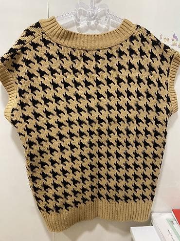 herbi sviter: Qolsuz trikotaj sviter metroya çatdırılma var 1 azn L razmerdə daxil — 2