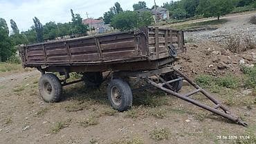maşın radiatoru: Mavi rəngli MTZ 80 tipli traktor lafet və mala sürülən traktordu real — 7