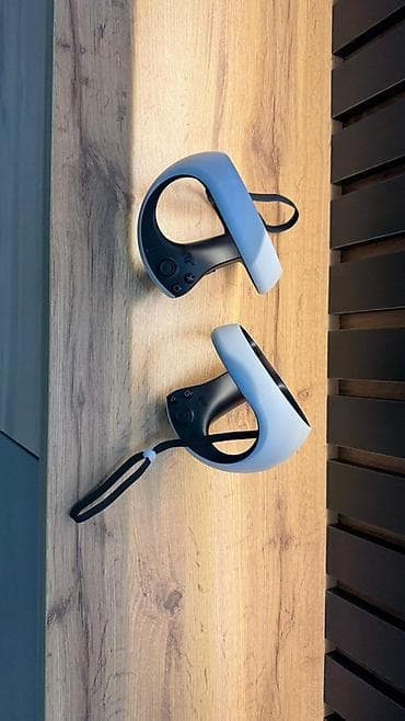 Məhsul: PlayStation VR2 başlıq və Sense kontrollerləri dəsti Təsvir