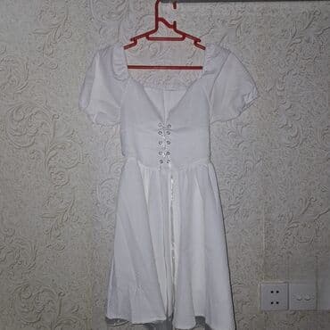 детские платья с длинным рукавом: Ağ rəngli qadın donu - Dizə qədər uzunluq - Qısa puff qol dizaynı - — 1