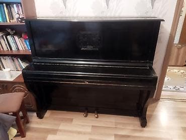 ucuz pianolar: Upright pianino – klassik qara korpus, dekorativ ön panel naxışlı — 2