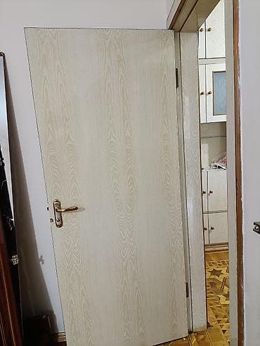 asma tavan hamam: Ağ palıd teksturasında otaq qapısı - Material: ağac əsaslı, dekorativ — 3