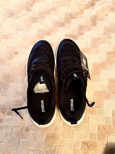 krasovka: Joma brendinin idman ayaqqabısı - Rəng: qara, ağ detallarla - Üst — 2