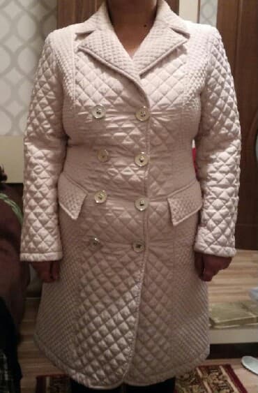 женский плащ новый: İncə tikişli sırıqlı plaş.Yaz və payız mövsümü üçündür.Çox az — 6