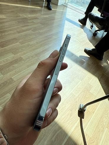 google pixel 6 pro: IPhone 13 Pro, Sierra Blue — 4