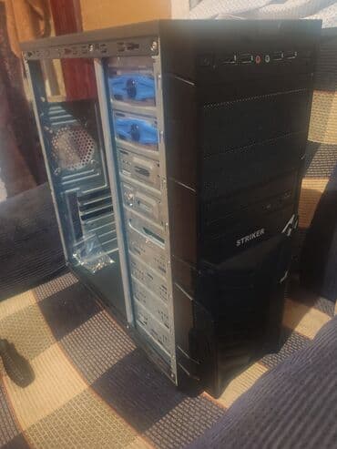 Жёсткие диски (HDD): Striker sadə korpusdu. ATX formatda 4 fan dəstəkləyir, 2 küncdə, 1 — 1