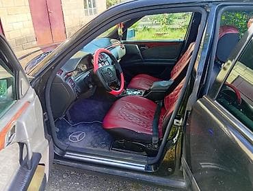 Mercedes-Benz E 240: 2.4 l | 1999 il Sedan — 4