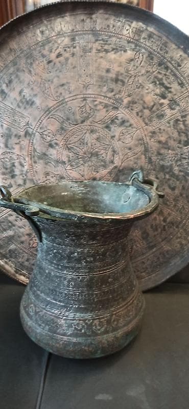 mecmeyi nedir: Məhsul: Əl işləməsi mis qab və iri mis sini (2 dəst) Təsvir: - — 2