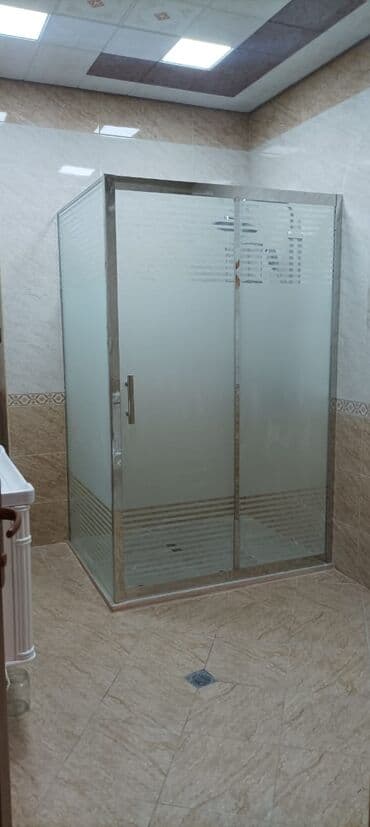 hamam kabin: Düzbucaqlı formalı, şüşəli duş kabinəsi. Kabinənin çərçivəsi metal — 2