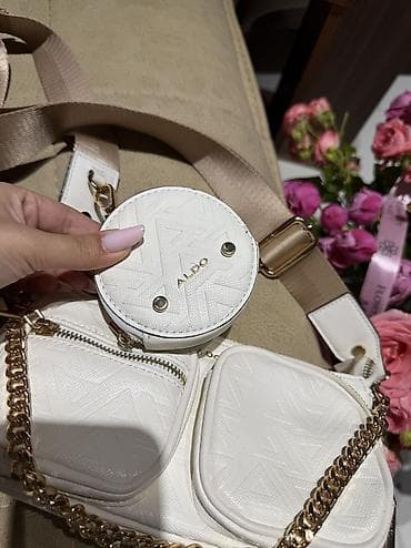 Аксессуары: Yaşıl mini çanta💚 Charles&Keith markasına aiddir içində kartlığıda — 2