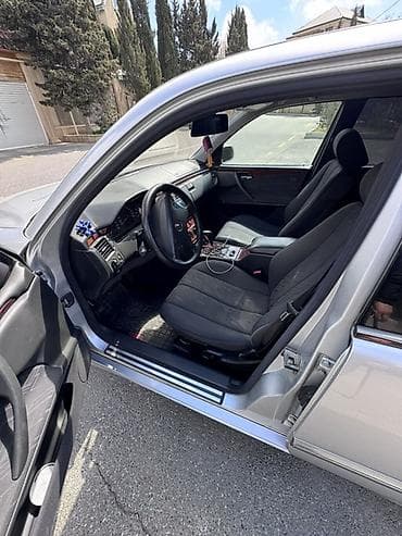 ford tranzit 2000: Mercedes-Benz E 240: 2.4 l | 2000 il Sedan — 3