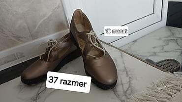 Məhsullar: 1) Qadın loaferləri - Rəng: krem - Dekor: qızılı metaldan — 2