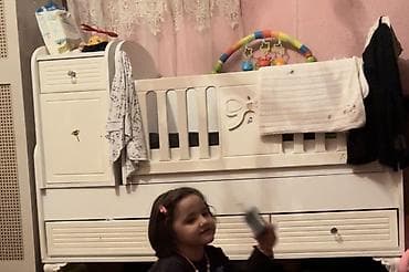 Oğlan və qız üçün, Dördbucaq, Beşik, Dəstsiz, Matrassız, Yellənmə mexanizmsiz