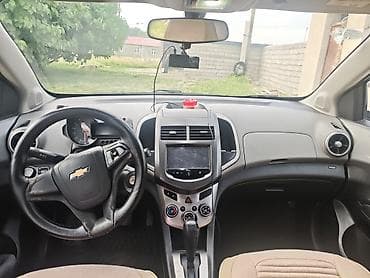 mercedes 170 b: Chevrolet Aveo: 1.4 l | 2014 il 233000 km Sedan — 8