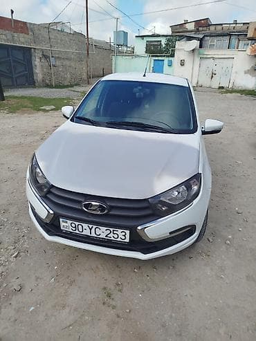 teker 235 45 17: Lada Granta sedan, ağ rəng. - Kuzov: 4 qapılı sedan, kuzovda arxa sağ — 1