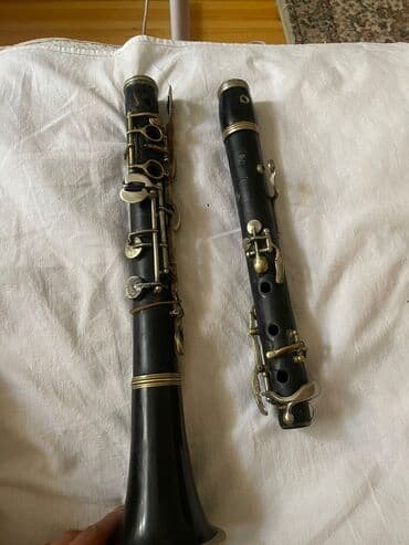 Тар: A klarnet taxta Təsvir: - Klassik üslubda, qara korpuslu klarnet — 2