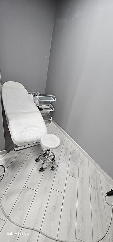 Əməkdaş axtarışı (vakansiyalar): Otag içərisində bir bölgü icarəyə verilir. 1.90-ın 3.80 yəni (7 kv) — 2