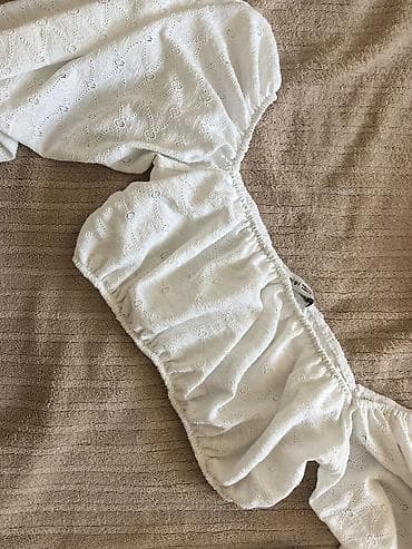 ag papaq: Qısa Bluz satılır yeni alınıb S/M gedir — 2