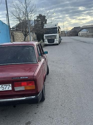 Автозапчасти: VAZ 2107 sedan - Korpus: 4 qapılı sedan, tünd qırmızı rəng, klassik — 5