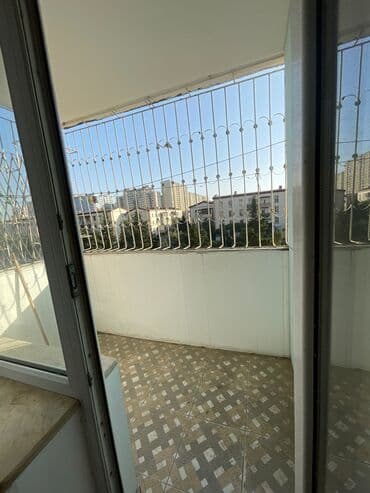 купить квартиру в баку азербайджан: Bakı, Neft Daşları qəs., 3 otaqlı, Köhnə tikili, m. Qara Qarayev, 65 kv. m — 16