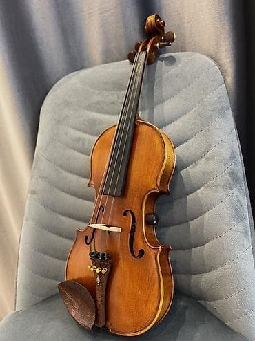 gitara akustik: Yamaha YEV-104 Xereyi Güclendiricisi içine yığılmış Ela seslenmesi — 1
