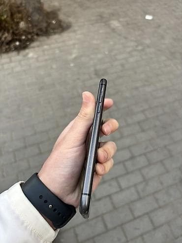 iphone 11 red: IPhone 11, Qara — 4