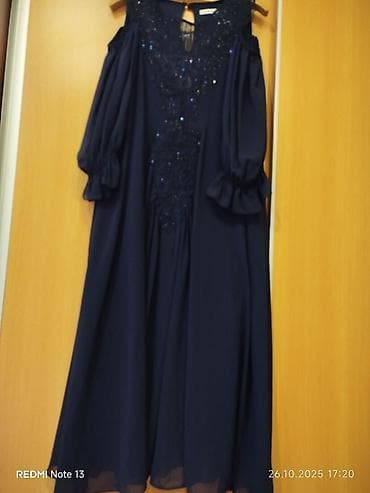 Вечернее шифоновое платье на подкладке. тёмно-синего цвета.
44 размер