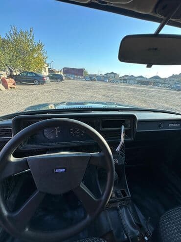 ваза стеклянная прозрачная высокая без узора: VAZ (LADA) 2107: 1.7 l | 1997 il 23568 km Sedan — 2