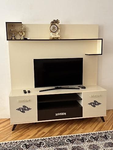 Düz TV altlığı, Polkalı, Laminat — 2