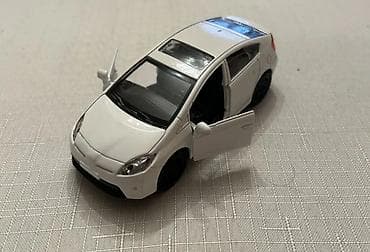 oyuncaq traktor: Qara rəngli Toyota Prius metal kolleksiya modeli - Miqyas: təxmini — 5