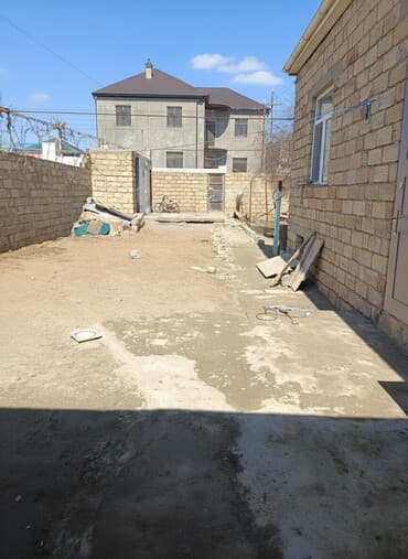 qurtulusda kiraye ev: 4sotun içində həyət obşidi 1 otaq bir mətbəxti qaz,işıq qalan — 1